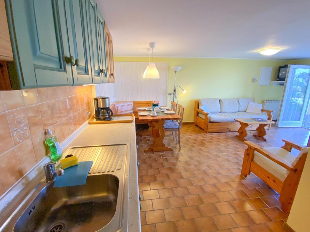 Bellavista A Garten Appartement Mit Pool Colico Kültér fotó