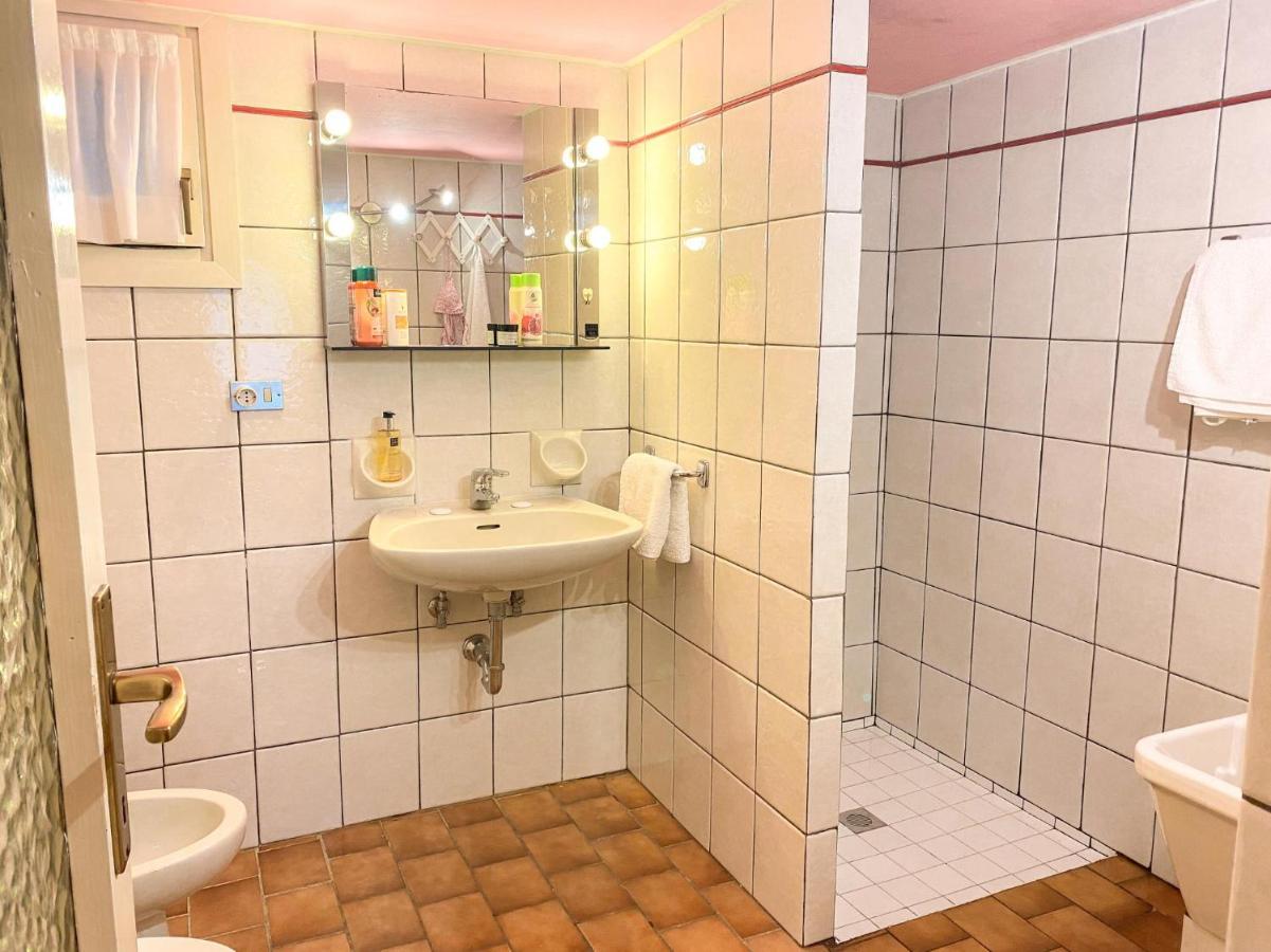 Bellavista A Garten Appartement Mit Pool Colico Kültér fotó